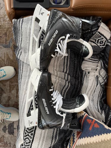 La kings Black/Gray 2025 Bauer Vapor Flylite Hockey Skates Regular Width Pro Stock 8.5 (Used)