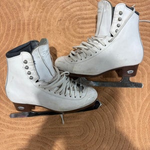 White Riedell Diamond Figure Skates Adult 4.5 (Used)