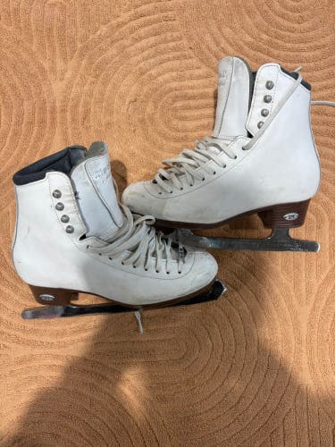 White Riedell Diamond Figure Skates Adult 4.5 (Used)