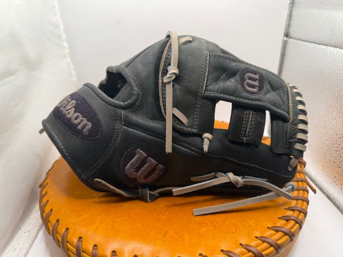 Wilson RH Infield A2000 Baseball Glove 11.5" (Used)