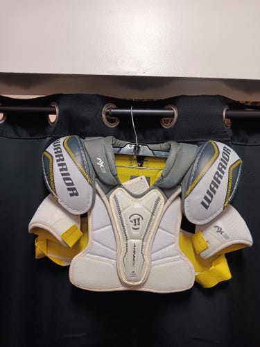 Extra Large Junior Warrior Dynasty AX3 Shoulder Pads (New)