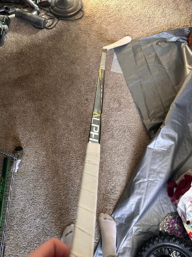 Senior Warrior Alpha QX Right Handed Hockey Stick Toe Pattern 70 Flex Pro Stock (Used)