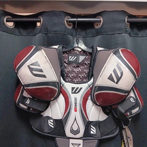 Medium Senior Winnwell GX-6 Shoulder Pads (New)