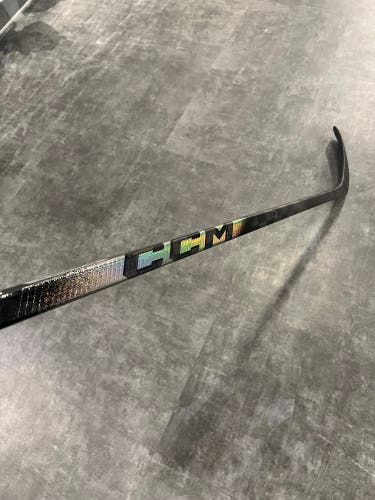 CCM Ribcor Trigger 10 Pro Hockey Stick | RH P28 Senior 85 Flex