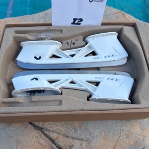 White 2025 Bauer Vapor Flylite Hockey Skates Regular Width 9 (New)