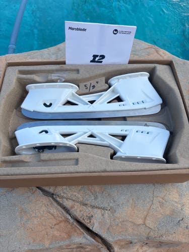 White 2025 Bauer Vapor Flylite Hockey Skates Regular Width 9 (New)