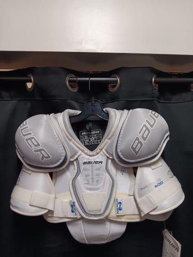 Small Junior Bauer Nexus 600 Shoulder Pads (New)