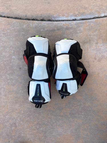Intermediate Medium Bauer Vapor Hyperlite Elbow Pads (Used)
