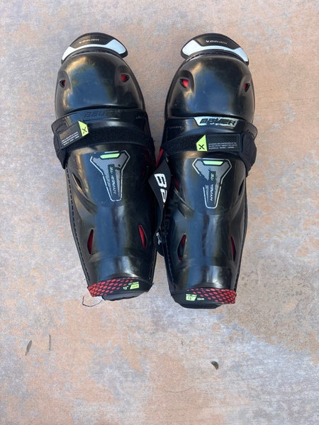 Intermediate Bauer Vapor Hyperlite 13" Shin Pads (Used)