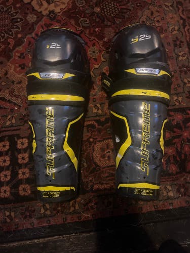 Junior Bauer Supreme S29 12" Shin Pads (Used)