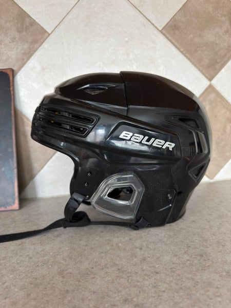 Medium Bauer Re-Akt 200 Helmet (Used)