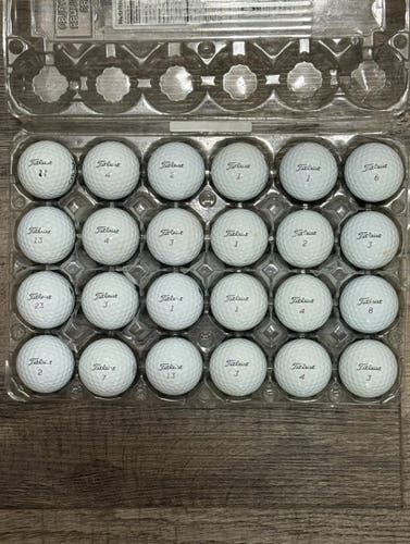 24 Titleist Pro V1x Golf Balls - 4A Near-Mint Condition