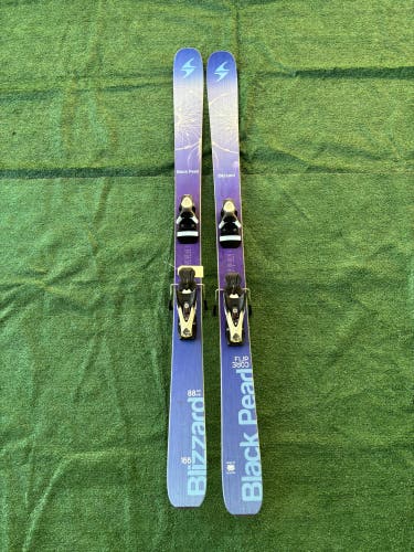 Women's Blizzard Black Pearl 88 166 cm Skis | Rossignol Axial3 120 Bindings