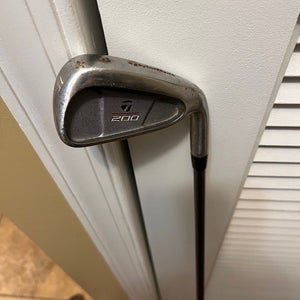 TaylorMade 3 Iron. Graphite/Steel Shaft right handed