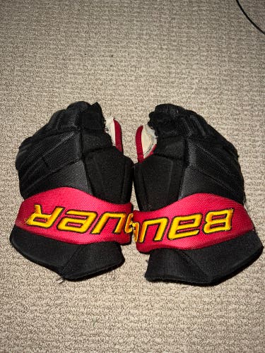 Bauer Vapor Pro Team Gloves, Pro Stock 13’ Massachusetts Minutemen (Used)