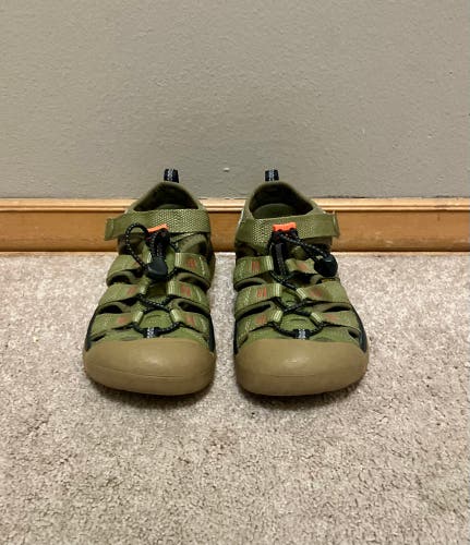 Green Unisex 2Y (Big Kids / Youth) Youth Keen Sandals (Used)
