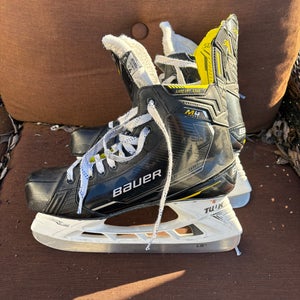 Black 2022 Bauer Supreme M4 Hockey Skates 9.5 (New)