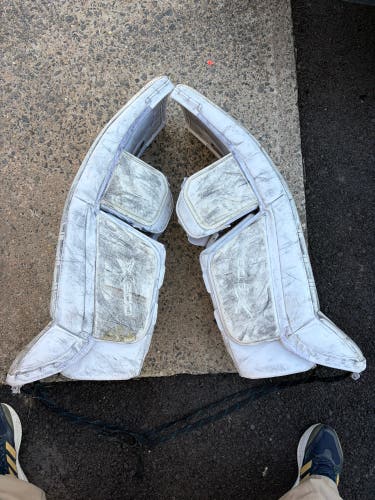 Bauer x900 leg pads (Used)