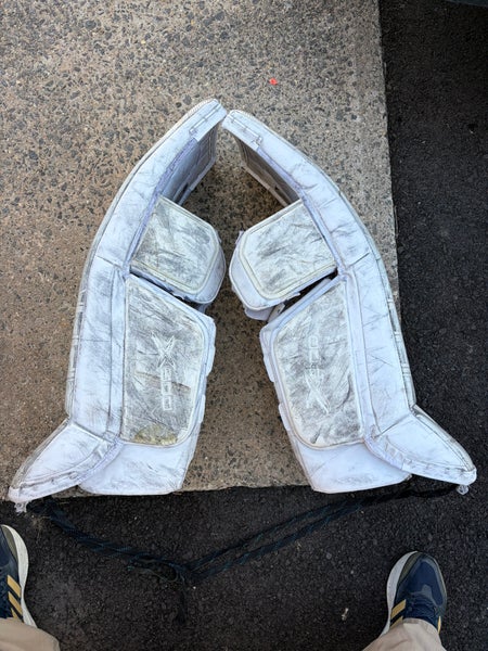 Bauer x900 leg pads (Used)