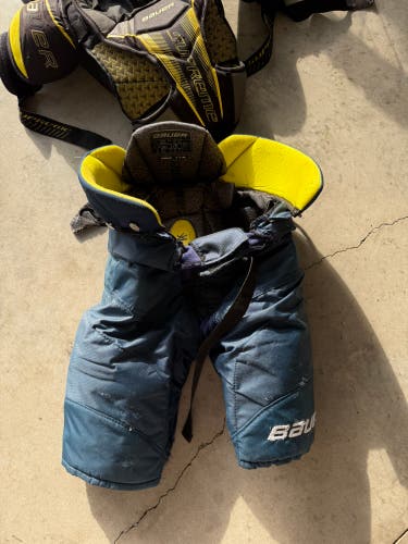 Youth Large Bauer Supreme TotalOne MX3 Hockey Pants (Used)