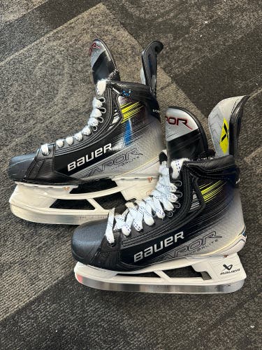 2023 Bauer Vapor Hyperlite 2 Hockey Skates 6 (Used)