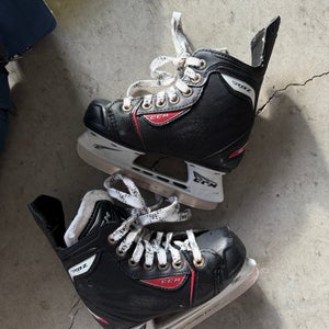 2014 CCM RBZ 40 Hockey Skates 11 (Used)