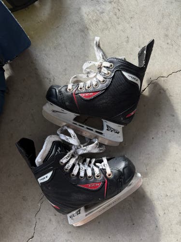 2014 CCM RBZ 40 Hockey Skates 11 (Used)