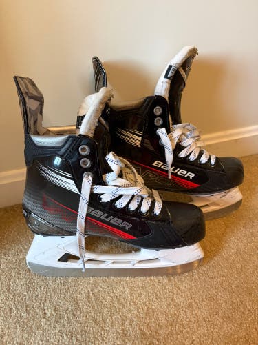 2021 Bauer Vapor 3X Hockey Skates Regular Width Size 5.5 (Used)