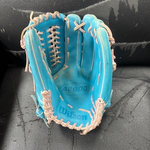 2025 Wilson A2000 RH Pitcher's Baseball Glove 12.5" (Used)