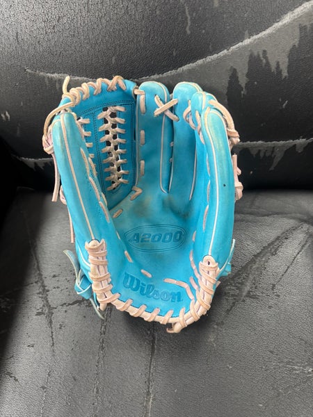 2025 Wilson A2000 RH Pitcher's Baseball Glove 12.5" (Used)