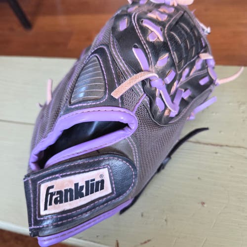Franklin RH Catcher's Fastpitch Pro Softball Glove 11" Game Ready Black w/ Purple laces