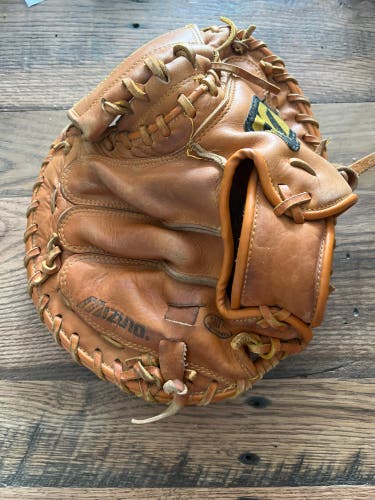 Mizuno Prospect RH Catcher's Baseball Glove 9" (Used)