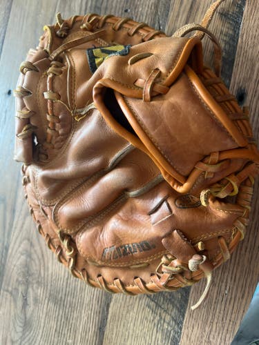 Mizuno Prospect Series PowerClose RH Catcher's Baseball Glove 33" (Used)