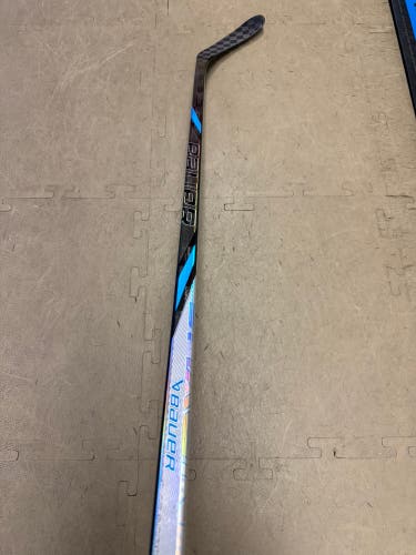 Junior Bauer Nexus Tracer Right Handed Hockey Stick P28 40 Flex (Used)