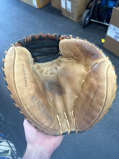 Used Wilson A1000 32.5 BB/SB Catchers RH Throw Brown 32 1/2" 11337-S000479440