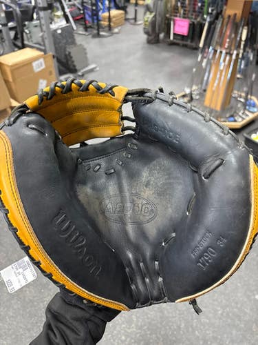 Used Wilson A2000 1790 34 BB/SB Catchers RH Throw Black 34" 11337-S000479439