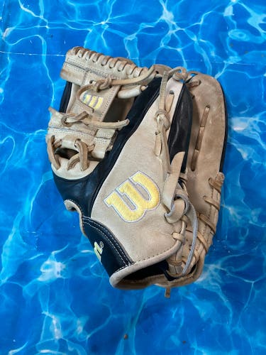 Wilson A2000 RH Infield Baseball Glove 11.5" (Used)