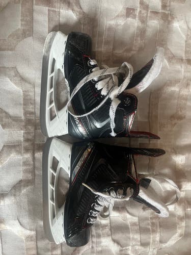 2019 Bauer Vapor X2.7 Hockey Skates Regular Width 10 (Used)