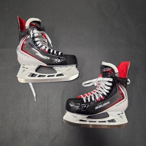 Brand new Senior Bauer Vapor Fly30 9.5 EE ice hockey skates