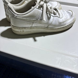 White Unisex 4.5Y (Big Kids / Youth) Youth Nike Air Force 1 Low Shoes (Used)
