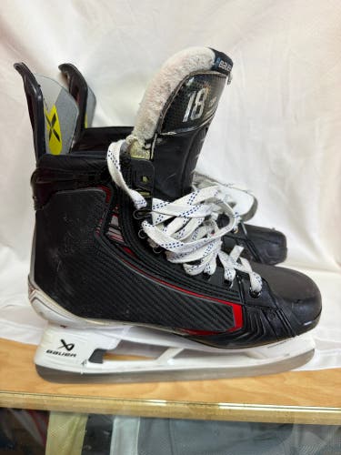 Used Bauer Wide Width Pro Stock Size 9 Vapor Hyperlite 2 Hockey Skates