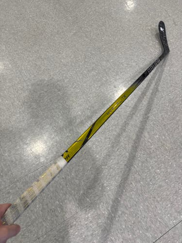 Senior Bauer Vapor Hyperlite 2 Hockey Stick Left Hand P28 77 Flex (Used)