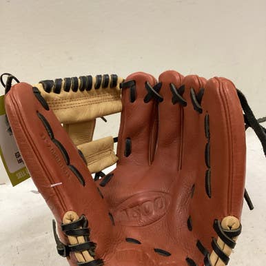 Used Wilson A05RB1911 BB/SB Glove RH Throw Chocolate And Almond 11" 11725-S000495957