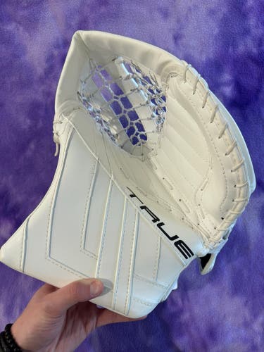 White Senior True HZRDUS 9x4 Goalie Glove Regular (Used)