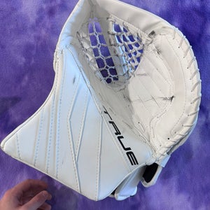 White Senior True L20.2 Goalie Glove Regular (Used)