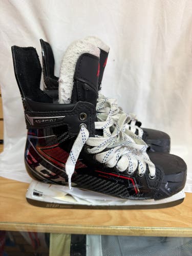 2020 CCM Super Tacks AS3 Pro Hockey Skates Regular Width Pro Stock 9 (Used)