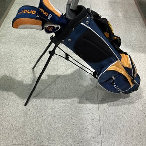 Junior Dunlop Loco Clubs RH I 5 Clubs + Bag