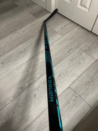 Intermediate Bauer Pulse Right Handed Hockey Stick P28 65 Flex (New)