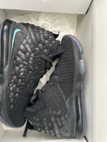 Men's Size M 8.5 (W 9.5) Nike Lebron 17 Shoes (Used)