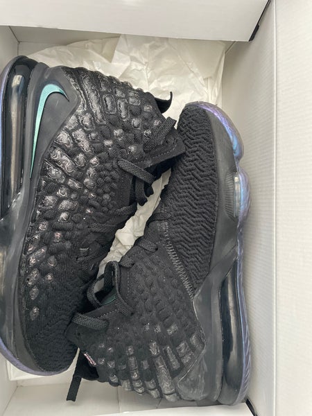 Men's Size M 8.5 (W 9.5) Nike Lebron 17 Shoes (Used)